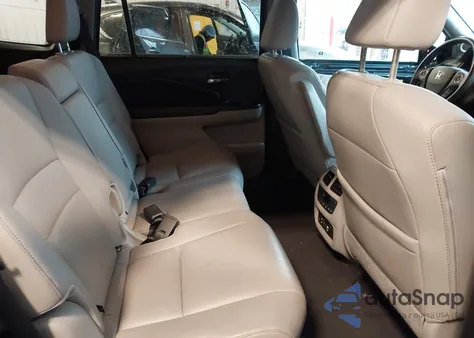 2016 Honda Pilot Touring z USA, uszkodzony, nr VIN 5FNYF6H92GB106663